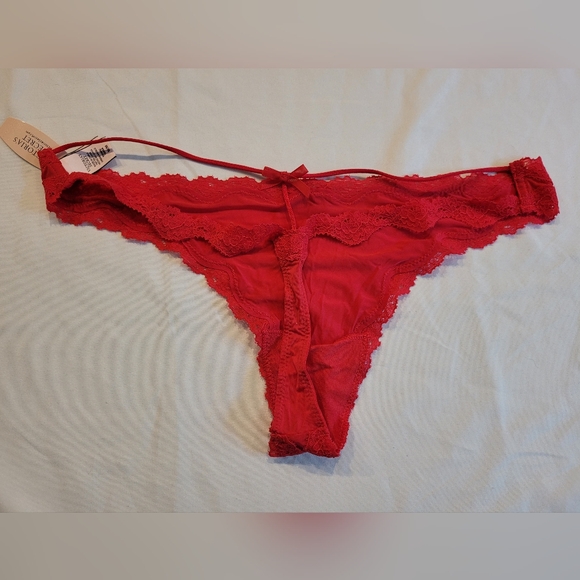 Victoria's Secret Medium Underwear NWT - Picture 3 of 3